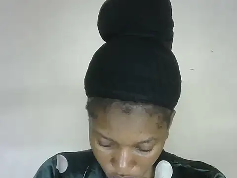 Snapshot of Pretty-emmie chatting on October 4, 2025, 11:47 pm Pretty-emmie online show from October 4, 2025, 11:47 pm