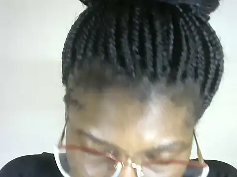 Snapshot of Pretty-emmie chatting on October 6, 2025, 5:05 am Pretty-emmie online show from October 6, 2025, 5:05 am