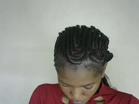 Snapshot of Pretty-emmie chatting on October 22, 2025, 3:18 am Pretty-emmie online show from October 22, 2025, 3:18 am