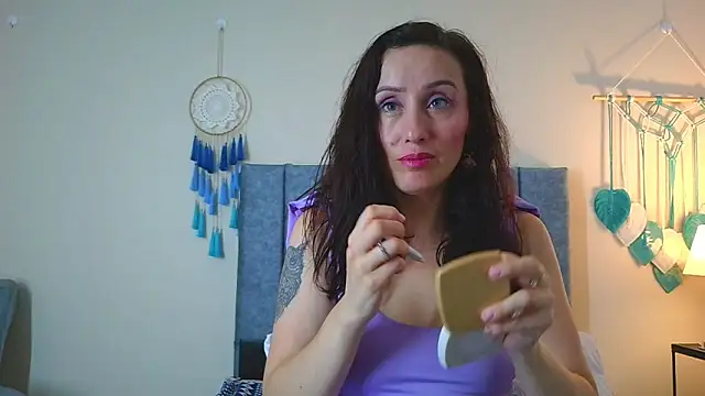 IberianMoonMK online show from October 28, 2025, 5:26 pm