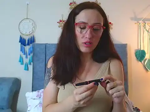 IberianMoonMK online show from December 1, 2025, 5:18 pm