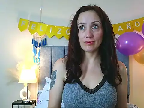 IberianMoonMK online show from February 4, 2026, 5:41 pm