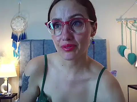 IberianMoonMK online show from February 8, 2026, 6:00 pm