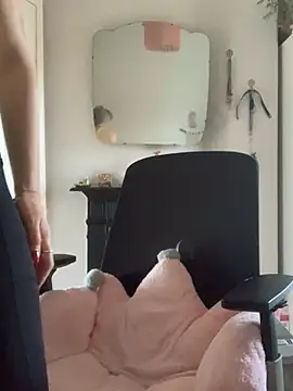 Snapshot of Littlelolo60 chatting on February 27, 2025, 9:22 am Littlelolo60 online show from February 27, 2025, 9:22 am