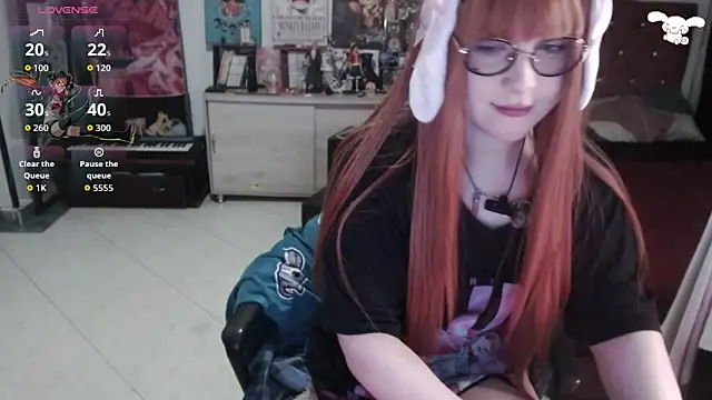 Snapshot of Avril2001 chatting on November 26, 2025, 2:45 am Avril2001 online show from November 26, 2025, 2:45 am