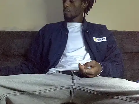 Snapshot of Delicious-D chatting on November 9, 2025, 7:23 pm Delicious-D online show from November 9, 2025, 7:23 pm