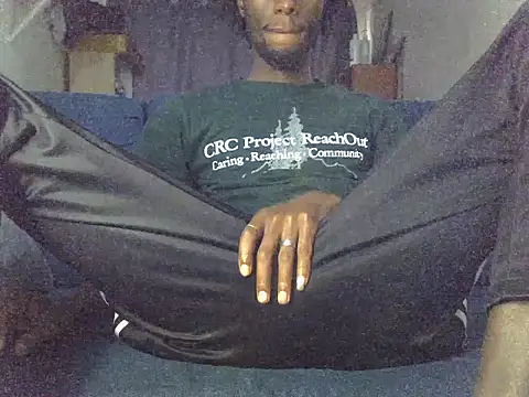 Snapshot of Delicious-D chatting on November 14, 2025, 5:39 am Delicious-D online show from November 14, 2025, 5:39 am