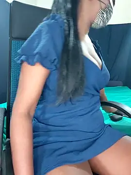 Snapshot of Midnight_Blossom chatting on January 14, 2026, 9:31 pm Midnight Blossom online show from January 14, 2026, 9:31 pm