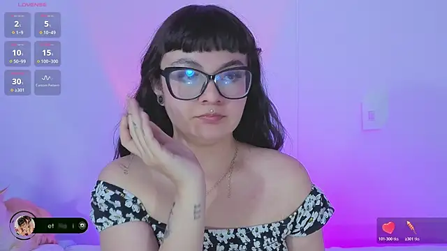 Snapshot of Sweet_Namii chatting on May 7, 2026, 1:44 am Sweet Namii online show from May 7, 2026, 1:44 am