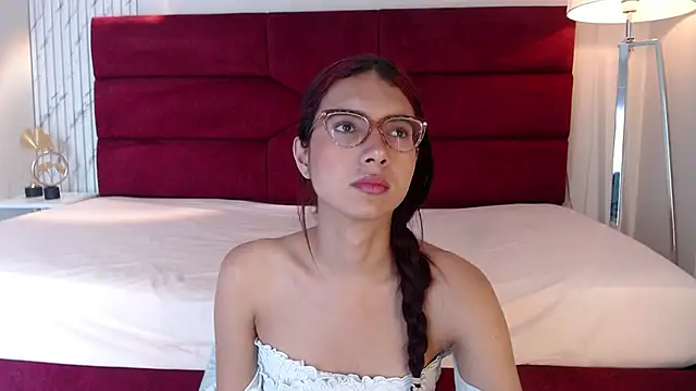 sara saenz99 online show from February 21, 2025, 7:32 pm