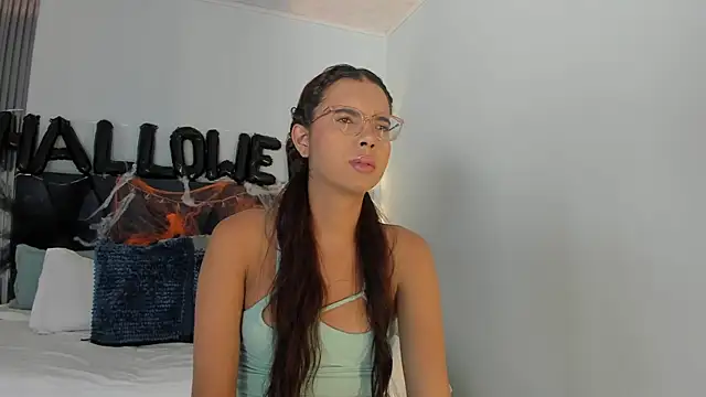 sara saenz99 online show from October 28, 2025, 8:00 pm