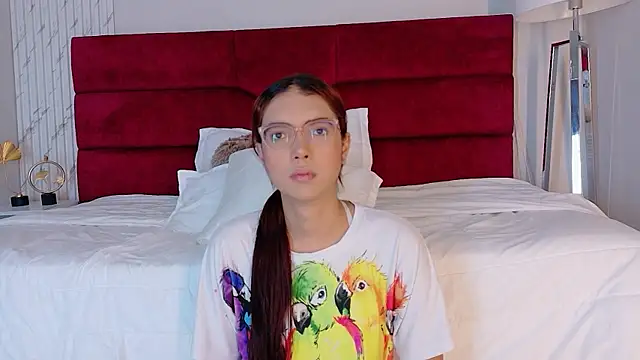 sara saenz99 online show from December 2, 2025, 7:09 pm