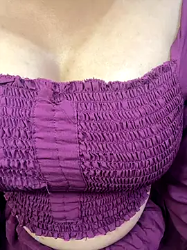 VR here 4U online show from November 29, 2025, 5:38 pm