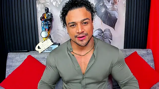 MikeEstevess online show from December 15, 2025, 3:44 am