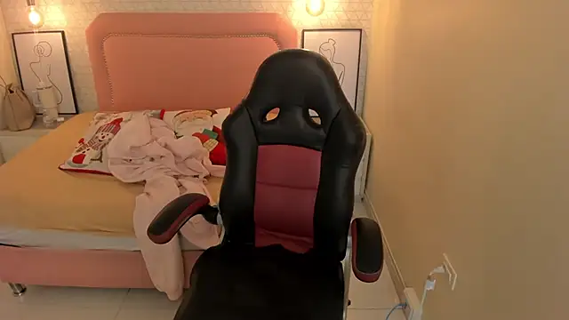 Snapshot of Kittytimberlake chatting on December 4, 2025, 12:36 pm Kittytimberlake online show from December 4, 2025, 12:36 pm