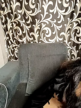REVA DARLING online show from April 28, 2026, 3:39 pm