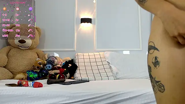 zorravioletta1 online show from February 20, 2026, 1:11 pm