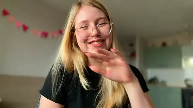 HoneyAudrey online show from October 23, 2025, 3:28 am