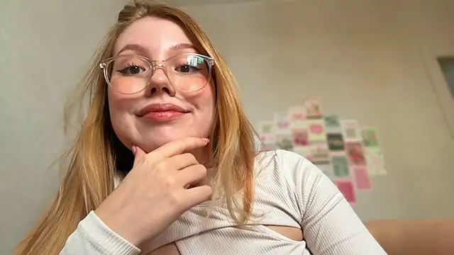 Snapshot of HoneyAudrey chatting on April 21, 2026, 2:26 am HoneyAudrey online show from April 21, 2026, 2:26 am