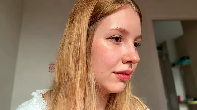 Snapshot of HoneyAudrey chatting on April 25, 2026, 2:03 am HoneyAudrey online show from April 25, 2026, 2:03 am