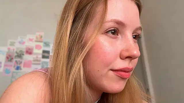Snapshot of HoneyAudrey chatting on May 4, 2026, 2:29 am HoneyAudrey online show from May 4, 2026, 2:29 am