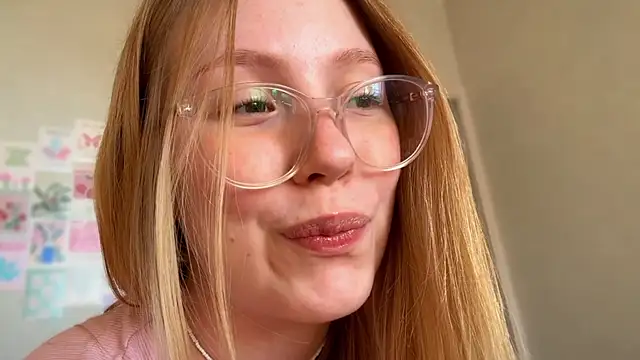 HoneyAudrey online show from June 10, 2026, 2:34 am