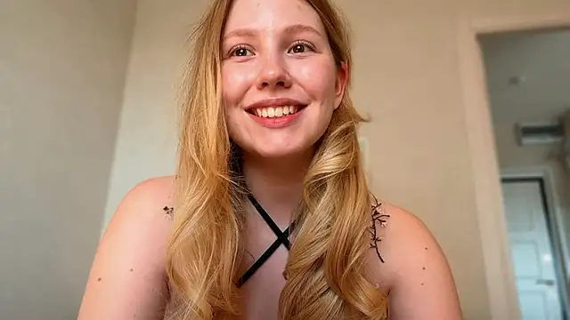 HoneyAudrey online show from June 17, 2026, 2:03 am