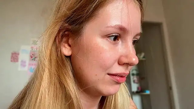 HoneyAudrey online show from July 7, 2026, 2:25 am