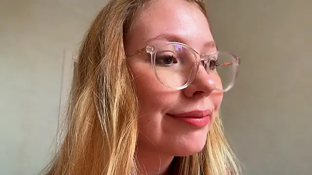 HoneyAudrey online show from July 12, 2026, 2:13 am