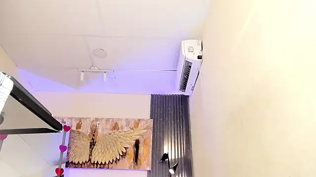 emma alice  online show from February 10, 2025, 6:35 pm