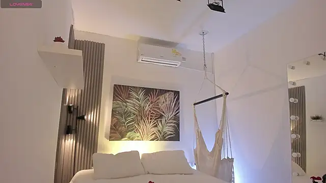 emma alice  online show from December 15, 2025, 10:19 am