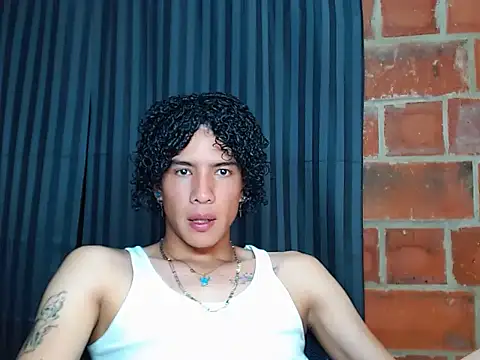 Izan And Theo online show from February 20, 2025, 2:57 pm