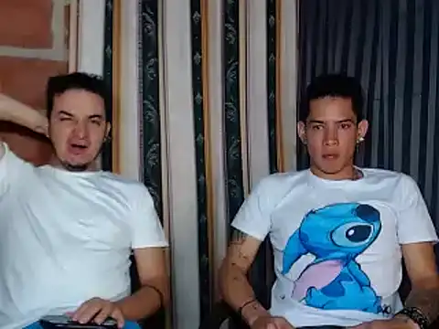 Izan And Theo online show from February 26, 2025, 3:52 pm