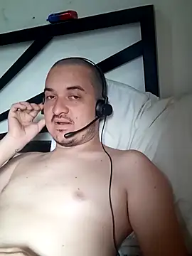 Izan And Theo online show from April 14, 2026, 3:40 pm