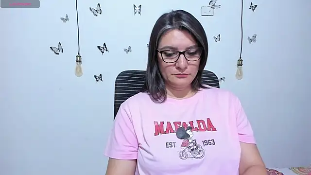 Amie Adams82  online show from April 27, 2026, 2:37 pm