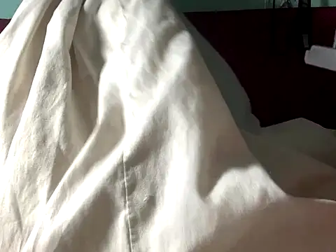 misu09 online show from December 16, 2025, 7:46 am