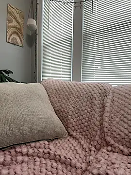 LoveShae  online show from January 5, 2026, 5:27 pm