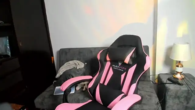 Snapshot of Tender_lia chatting on November 10, 2025, 6:45 am Tender lia online show from November 10, 2025, 6:45 am