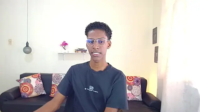 Snapshot of maiki18_ chatting on January 17, 2025, 1:35 pm maiki18 online show from January 17, 2025, 1:35 pm