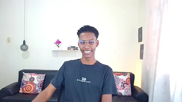 Snapshot of maiki18_ chatting on January 28, 2025, 4:30 pm maiki18 online show from January 28, 2025, 4:30 pm