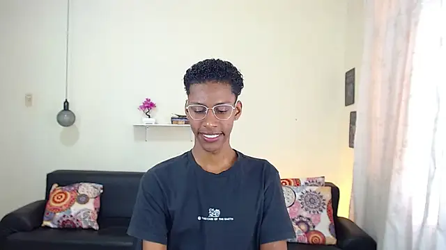 Snapshot of maiki18_ chatting on February 5, 2025, 2:05 pm maiki18 online show from February 5, 2025, 2:05 pm