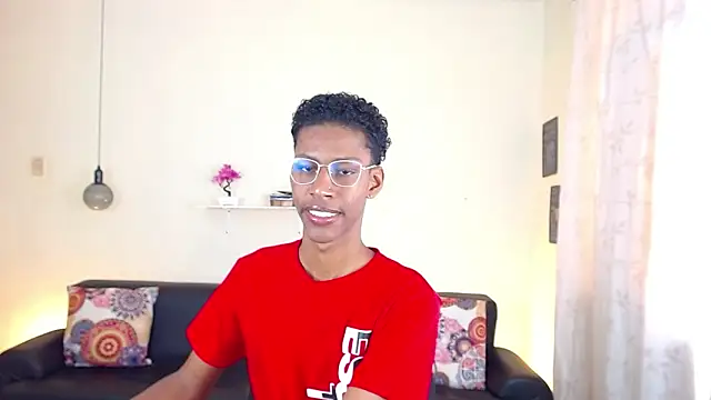 Snapshot of maiki18_ chatting on February 7, 2025, 1:43 pm maiki18 online show from February 7, 2025, 1:43 pm