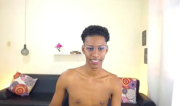Snapshot of maiki18_ chatting on February 21, 2025, 4:59 pm maiki18 online show from February 21, 2025, 4:59 pm