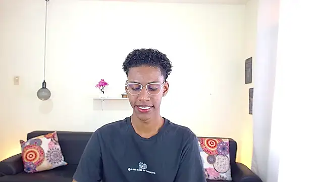 Snapshot of maiki18_ chatting on March 3, 2025, 1:42 pm maiki18 online show from March 3, 2025, 1:42 pm