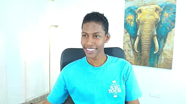 Snapshot of maiki18_ chatting on October 3, 2025, 8:39 pm maiki18 online show from October 3, 2025, 8:39 pm