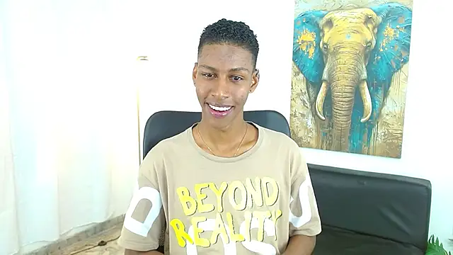 Snapshot of maiki18_ chatting on November 15, 2025, 2:02 pm maiki18 online show from November 15, 2025, 2:02 pm