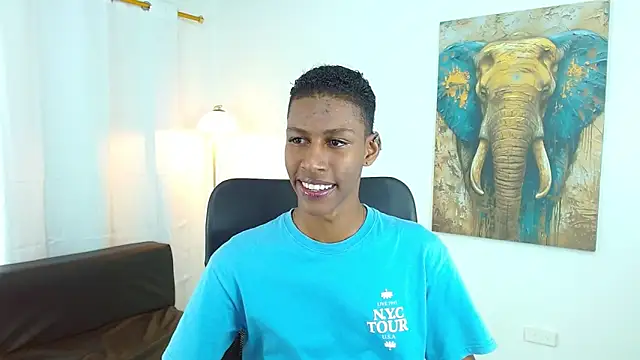 Snapshot of maiki18_ chatting on November 20, 2025, 8:41 pm maiki18 online show from November 20, 2025, 8:41 pm