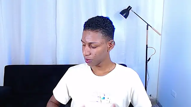 Snapshot of maiki18_ chatting on November 29, 2025, 2:42 pm maiki18 online show from November 29, 2025, 2:42 pm