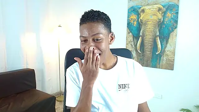 Snapshot of maiki18_ chatting on December 2, 2025, 8:37 pm maiki18 online show from December 2, 2025, 8:37 pm