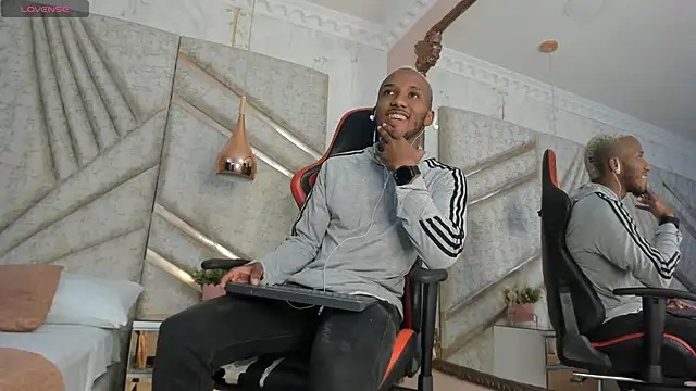 JamesParck online show from February 7, 2025, 12:17 pm